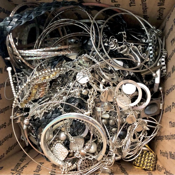5 lb Jewelry Lot Craft Upcycle Mystery Box Harvest Repurpose Mixed Bulk Grab Bag - Picture 5 of 13